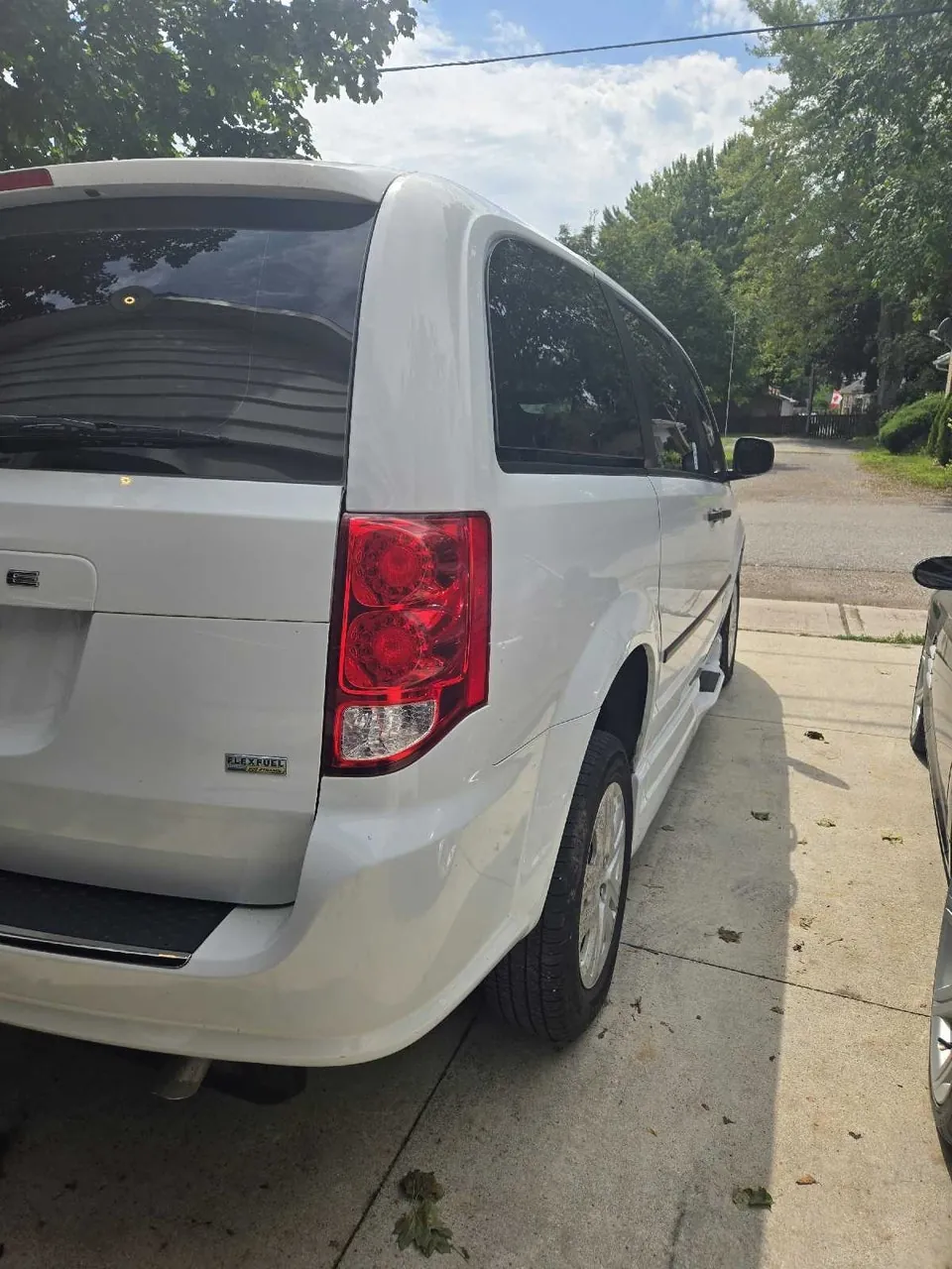 Dodge Caravan 2015 photo 3