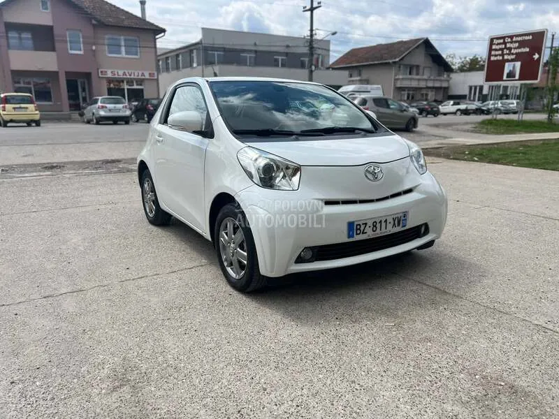 Toyota Iq 2011 photo 4