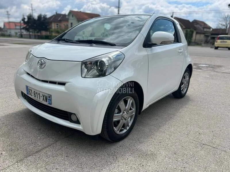 Toyota Iq 2011 photo 2