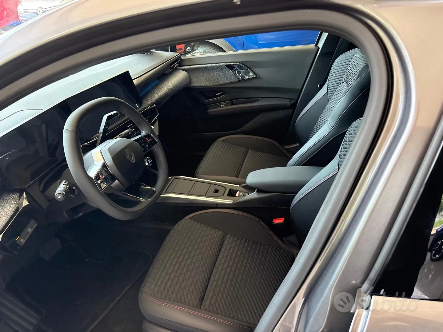 Renault Clio photo 2