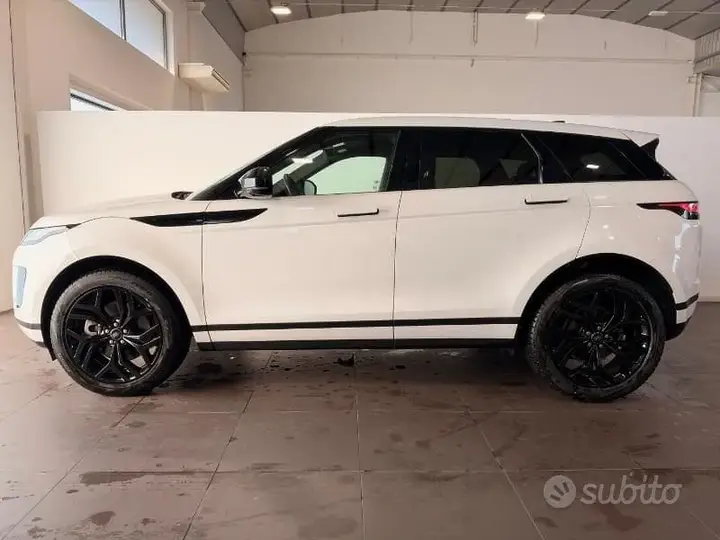 Land Rover Evoque 2022 photo 2