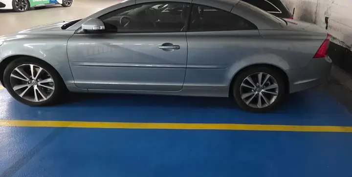 Volvo C70 2010 photo 2