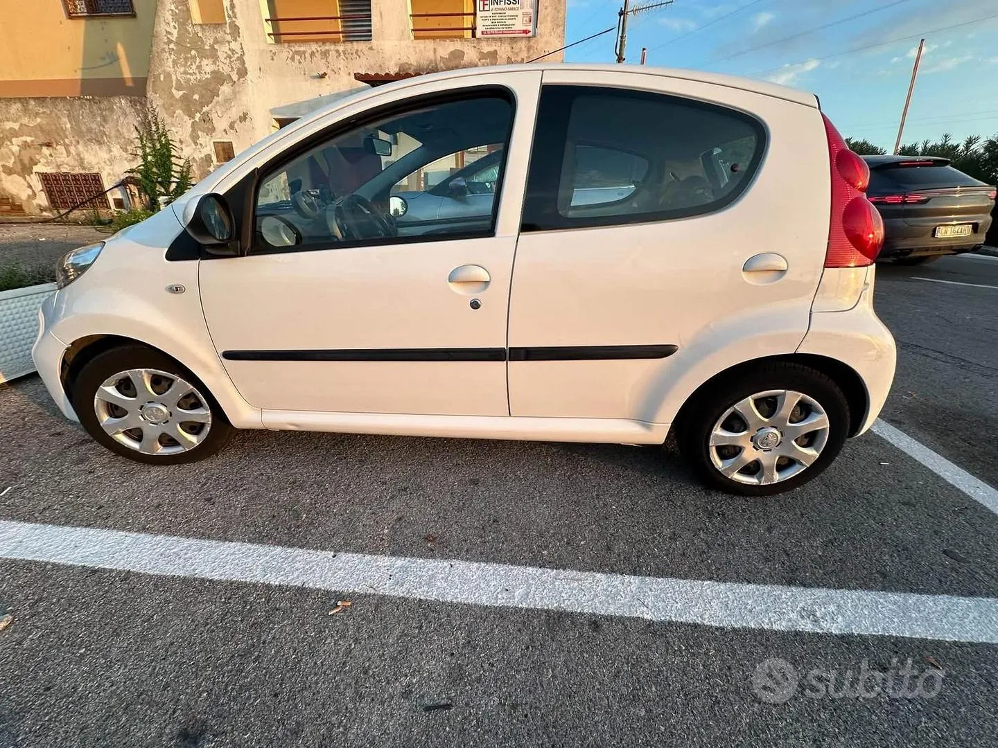 Peugeot 107 2011 photo 2