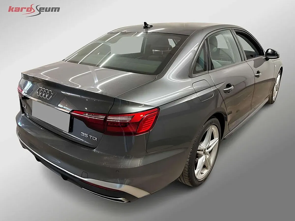 Audi A4 2022 photo 2
