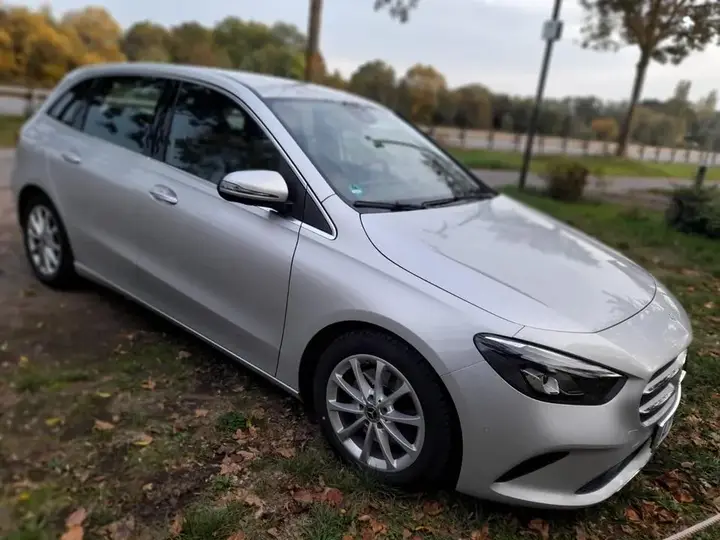 Mercedes-Benz B 220