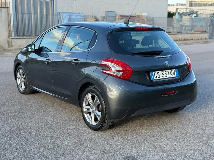 Peugeot 208 2014 photo 4