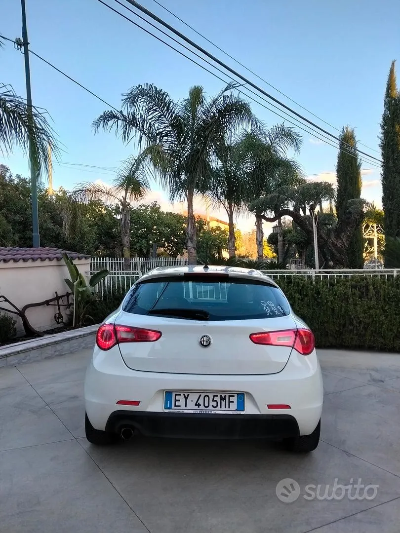 Alfa Romeo Giulietta 2015 photo 2