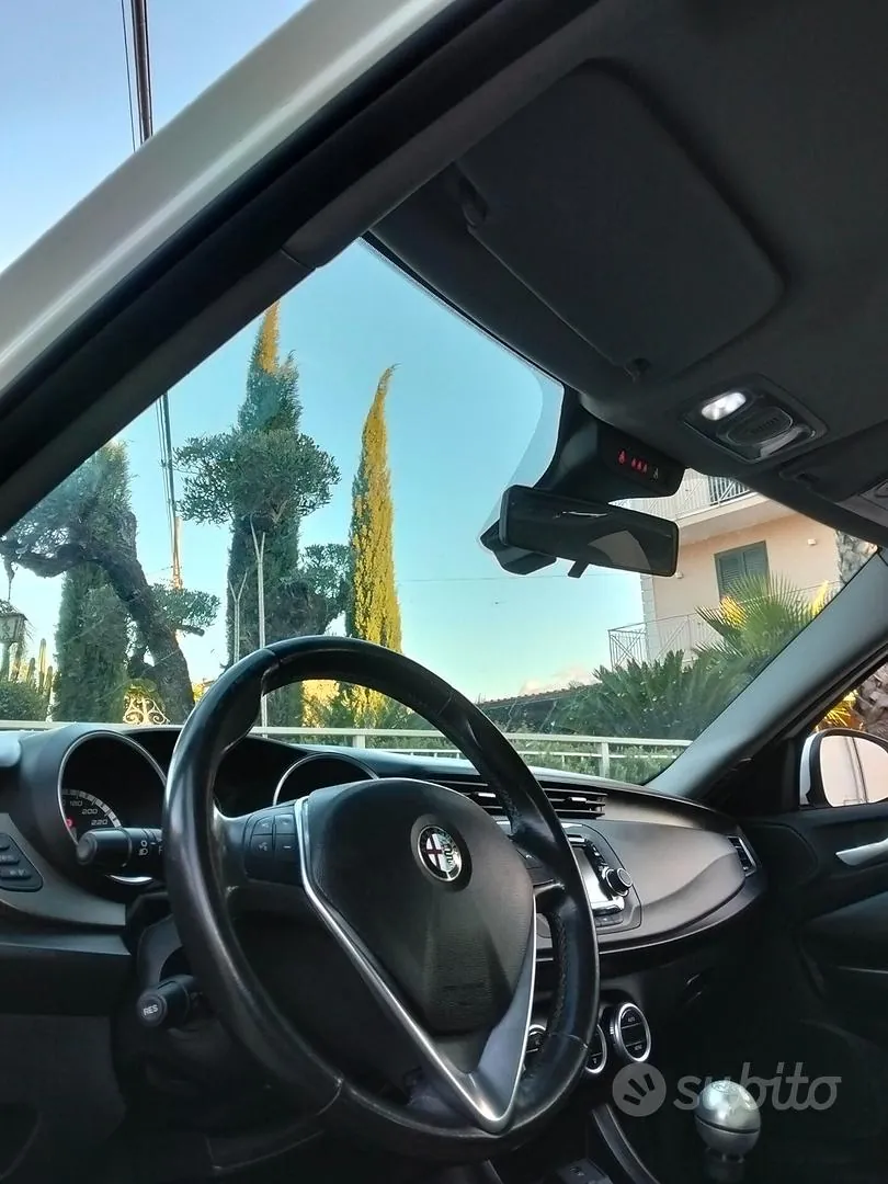 Alfa Romeo Giulietta 2015 photo 3