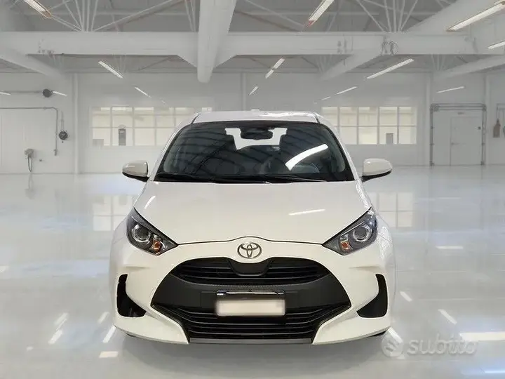 Toyota Yaris 2024 photo 2