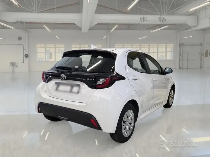 Toyota Yaris 2024 photo 4