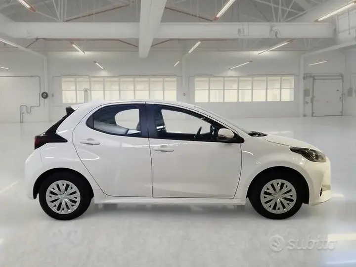 Toyota Yaris 2024 photo 3