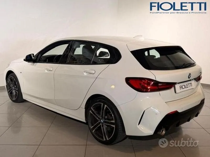BMW 1 Series 2023 photo 2