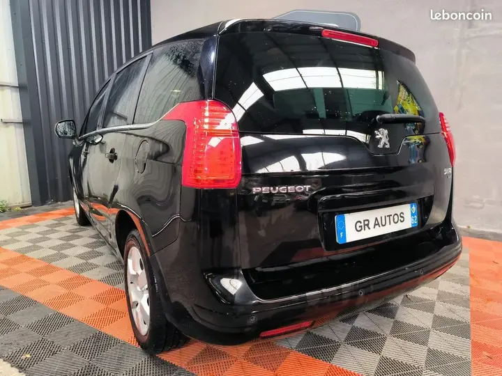 Peugeot 5008 2013 photo 2