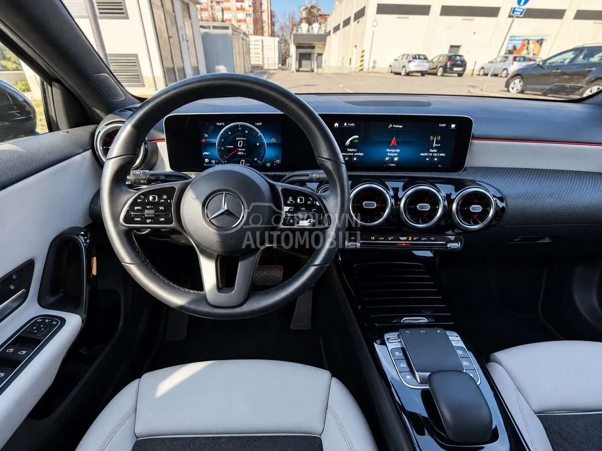 Mercedes-Benz A180 2018 photo 2