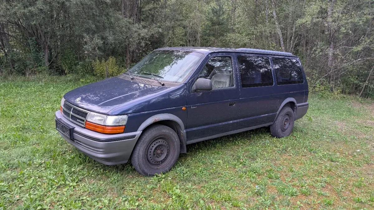 Chrysler Voyager 1995 photo 3