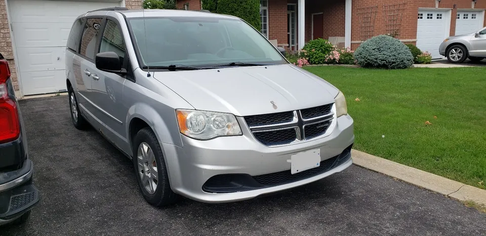 Dodge Grand Caravan 2011 photo 2