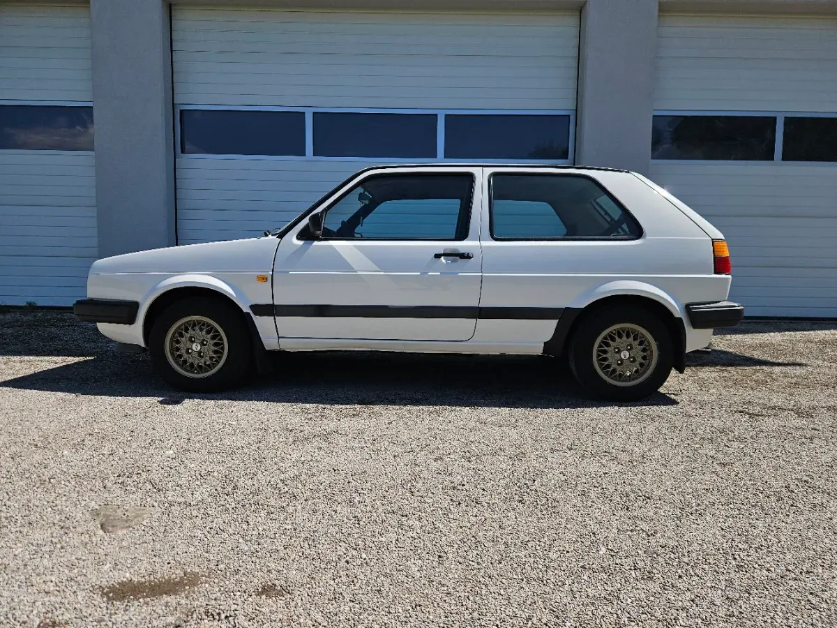 Volkswagen Golf 1992 photo 2