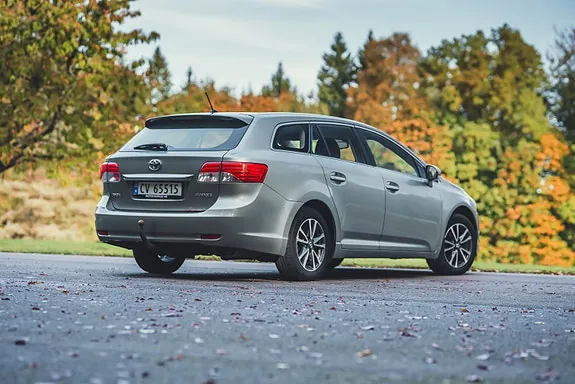 Toyota Avensis 2012 photo 2