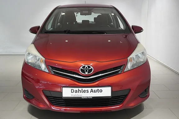 Toyota Yaris 2014 photo 2