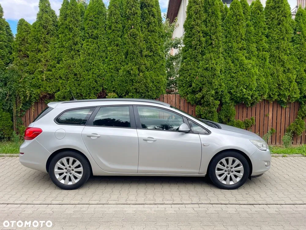 Opel Astra 2012 photo 2