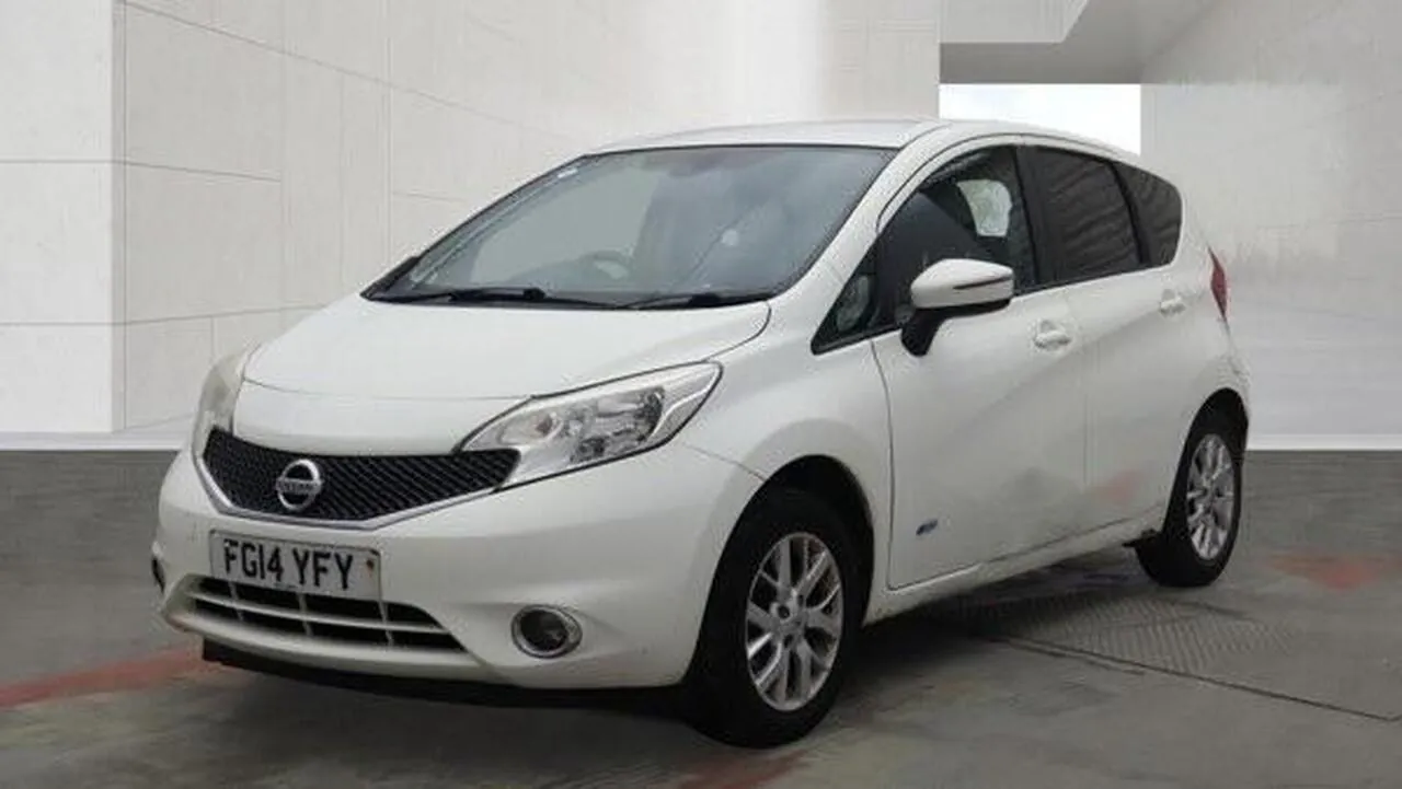 Nissan Note 2014 photo 2
