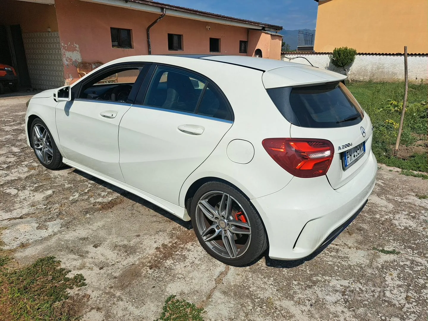 Mercedes-Benz A200 2017 photo 2