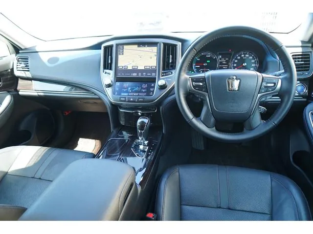 Toyota Crown Athlete Hybrid 2017 photo 3