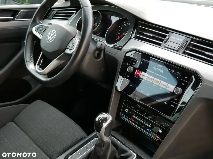 Volkswagen Passat 2022 photo 2
