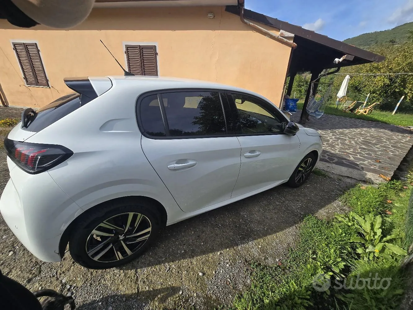 Peugeot 208 2023 photo 4