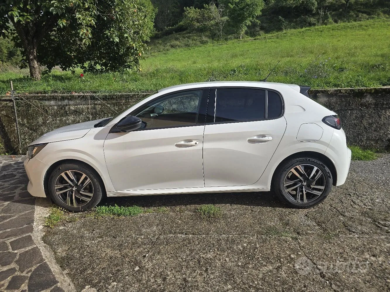 Peugeot 208 2023 photo 3