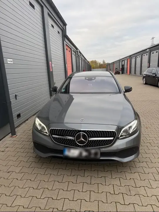 Mercedes-Benz E 220