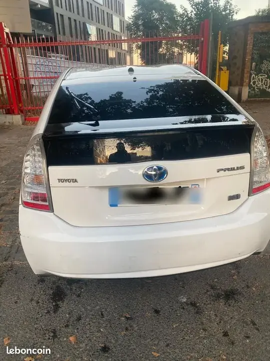 Toyota Prius 2011 photo 2