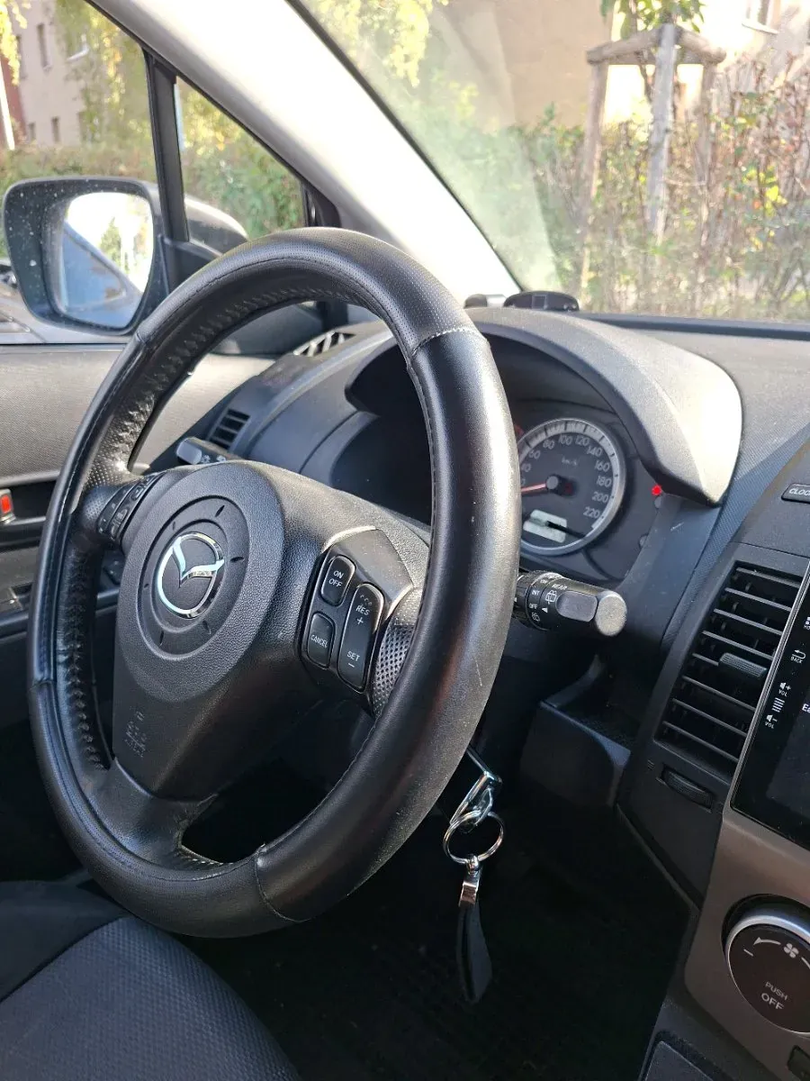 Mazda Mazda5 2008 photo 3