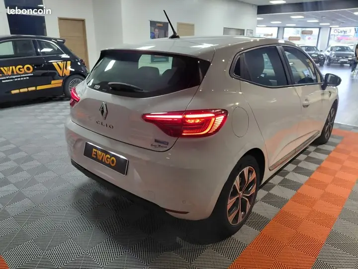Renault Clio 2021 photo 2