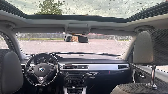BMW 318D 2011 photo 3