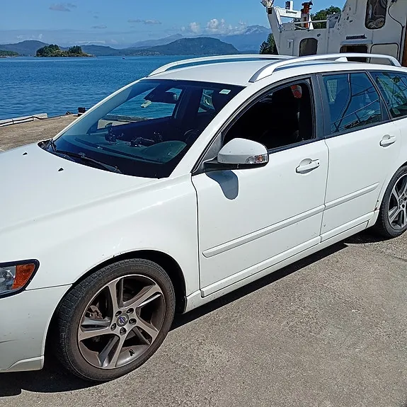 Volvo V50 2012 photo 2