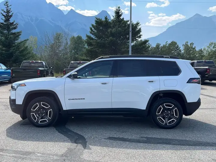 Jeep Cherokee 2026 photo 4