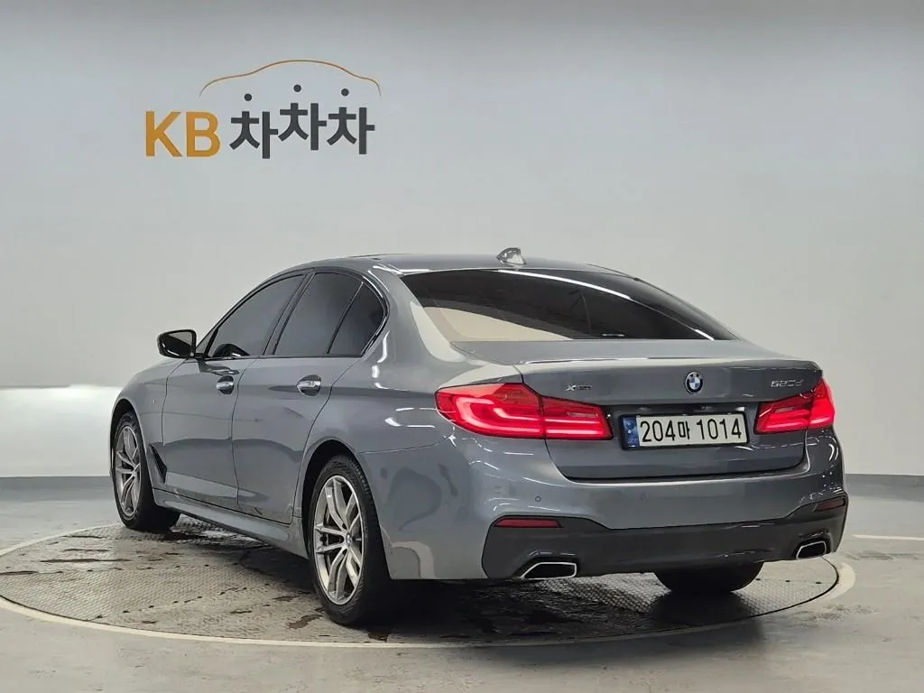 BMW 5 Series 2017 photo 2