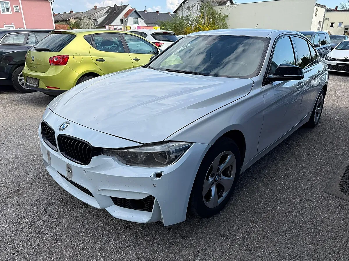 BMW 3 Series 2017 photo 2