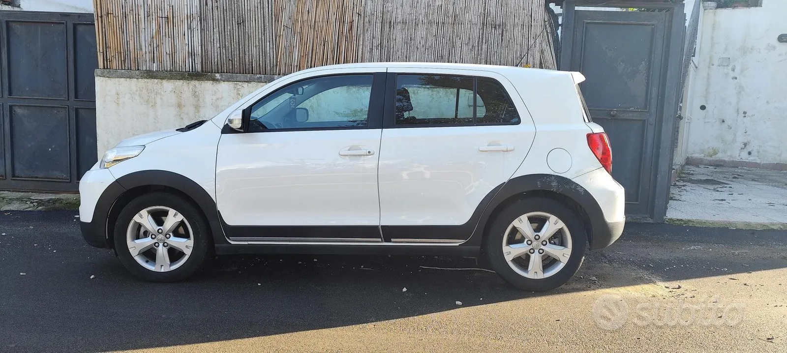 Toyota Urban Cruiser 2010 photo 3