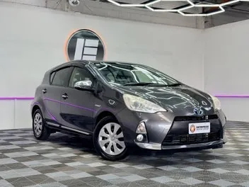 Toyota Aqua 2013 photo 2