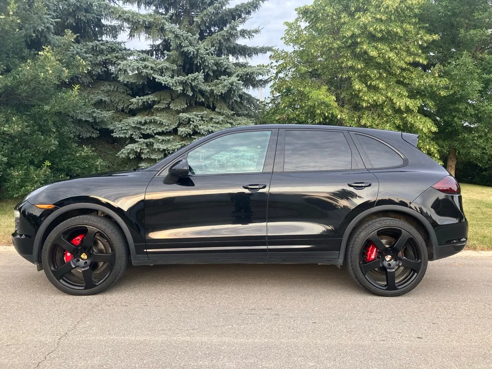 Porsche Cayenne 2012 photo 2