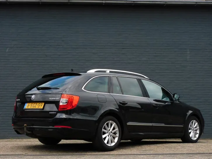 Skoda Superb 2013 photo 3