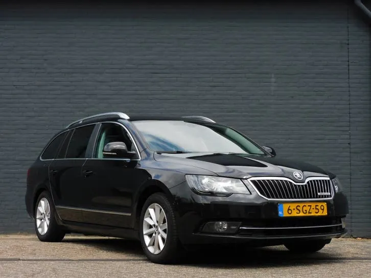 Skoda Superb 2013 photo 2