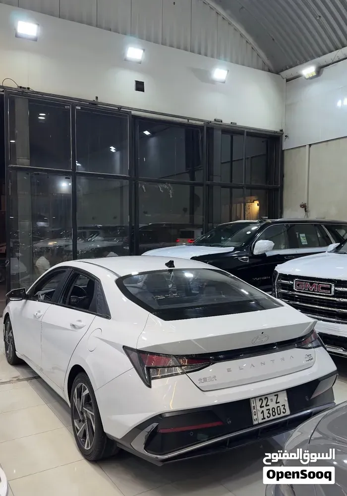 Hyundai Elantra 2025 photo 3