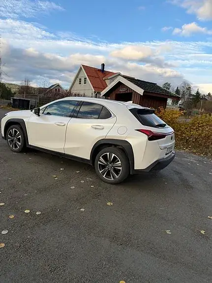 Lexus Ux250H 2023 photo 3
