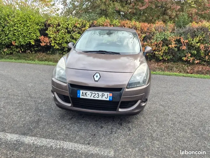 Renault Scenic 2010 photo 2