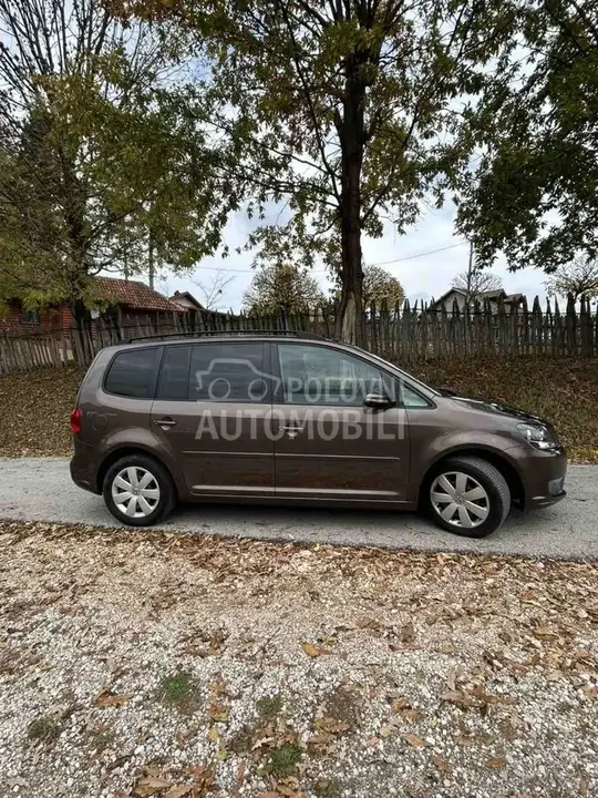 Volkswagen Touran 2012 photo 4