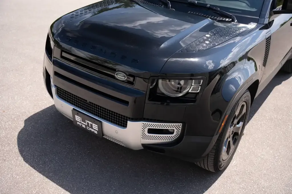 Land Rover Defender 2023 photo 2