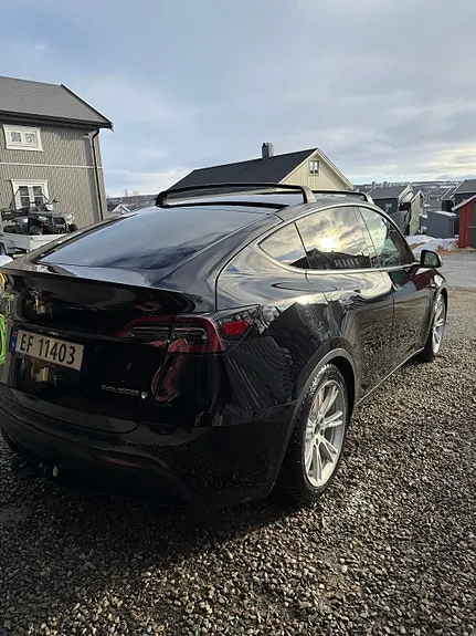 Tesla Model Y 2023 photo 4